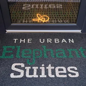 3* מלון דירות Urban Elephant